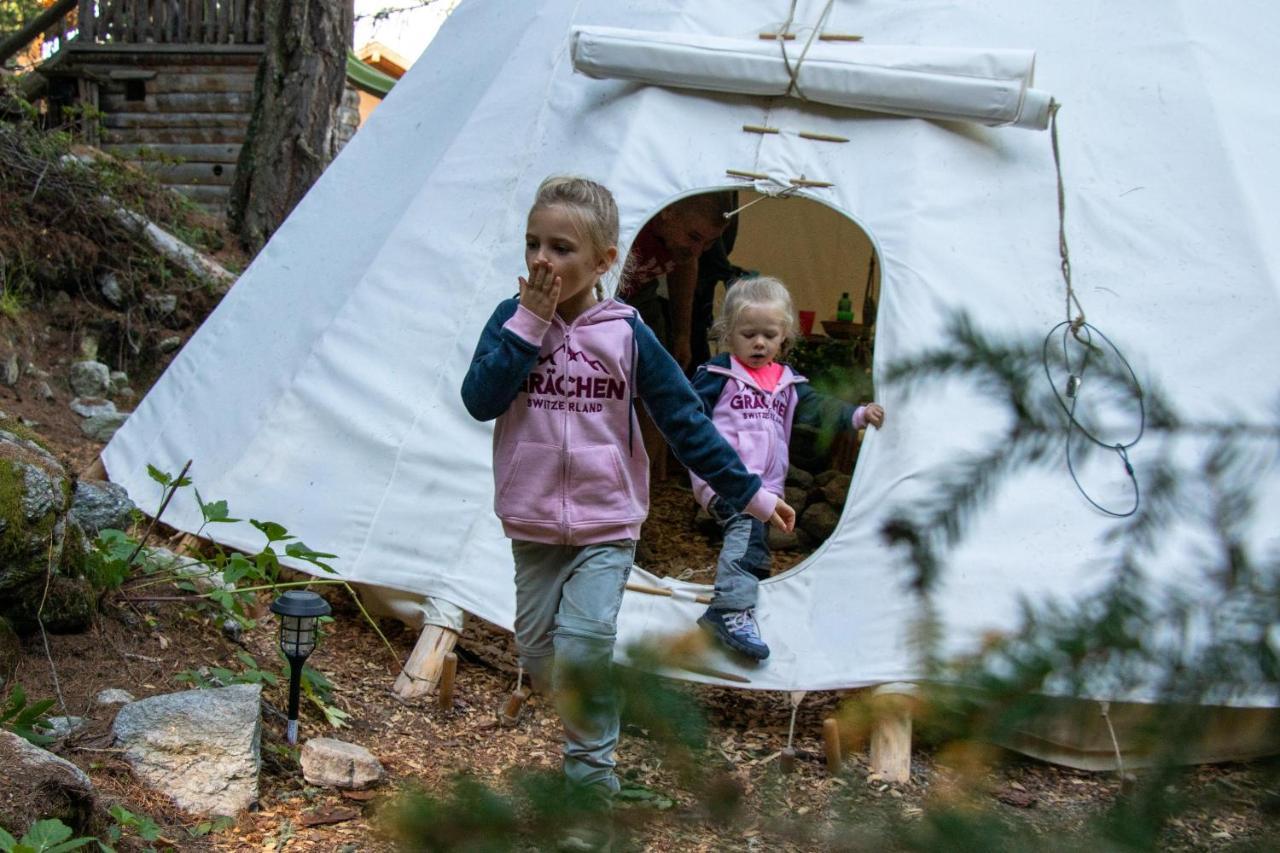 Baumzelte Robis Waldspielpark Hotel Grächen Buitenkant foto