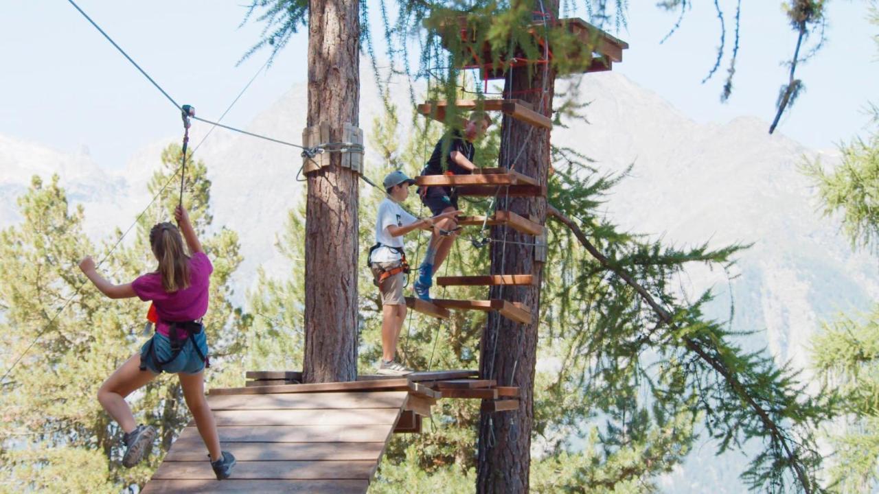 Baumzelte Robis Waldspielpark Hotel Grächen Buitenkant foto