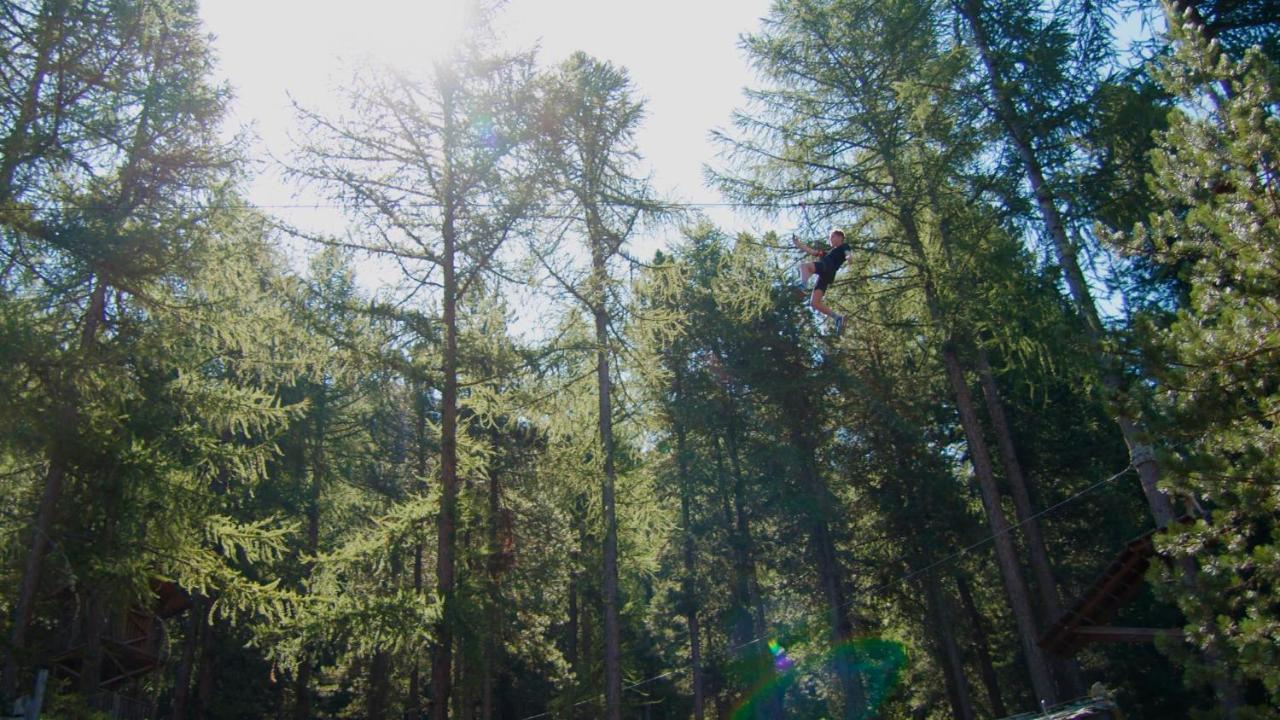 Baumzelte Robis Waldspielpark Hotel Grächen Buitenkant foto